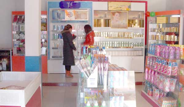 国产色XX群视频射精 日化用品与化妆品区别是什么？